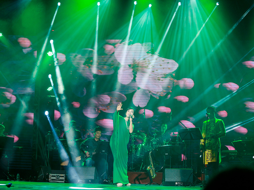 Không thể thiếu, ca sỹ Mỹ Linh kết màn chương trình với ba ca khúc của 'bố chồng'- nhạc sỹ Trương Ngọc Ninh