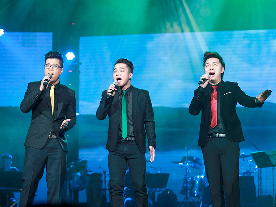 Nhóm M4U để lại dấu ấn vớii màn trình diễn tuyệt vời ca khúc 'Nao nao thác bà' của Phó Đức Phương (Ảnh: Hải Bá)