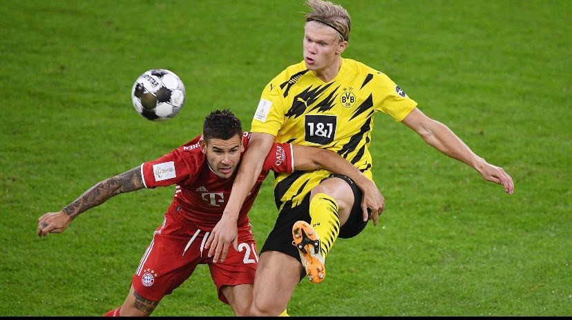 Bayern Munich (áo đỏ) là đội nắm thế chủ động hơn trong đầu trận đấu... (Nguồn: FcBayern)