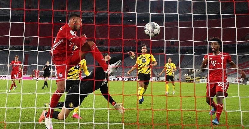 Từ đường chuyền của của Lewandowski, Corentin Tolisso ghi bàn cho Bayern sau hai pha dứt điểm liên tiếp. (Nguồn: FcBayern)