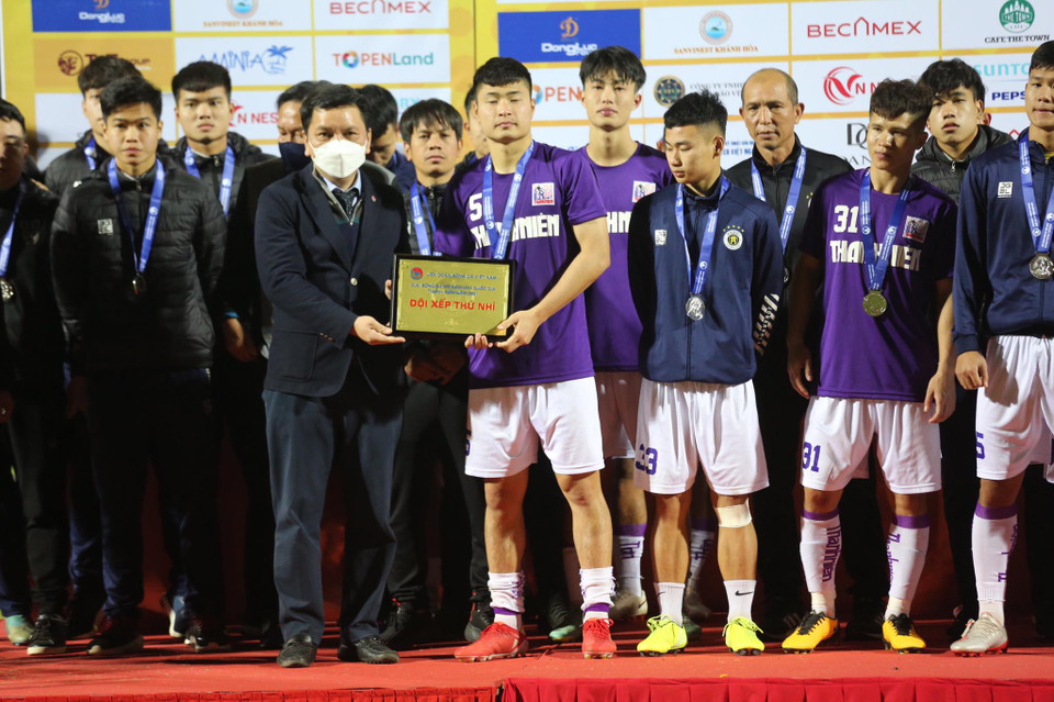 Đội U21 Hà Nội không phải đối thủ dễ chịu với những hảo thủ đang thi đấu ấn tượng tại V-League như Văn Tới, Hai Long nhưng đội bóng này bất lực trong việc chọc thủng lưới U21 Nutifood trong khi để đối thủ tận dụng sai lầm. (Ảnh: VFF)