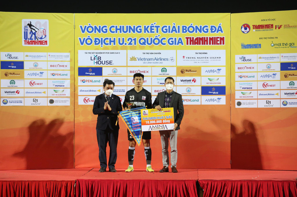 Còn lại, danh hiệu Thủ môn xuất sắc nhất giải đấu được trao cho Nguyễn Duy Dũng của đội U21 Hà Nội. (Ảnh: VFF)