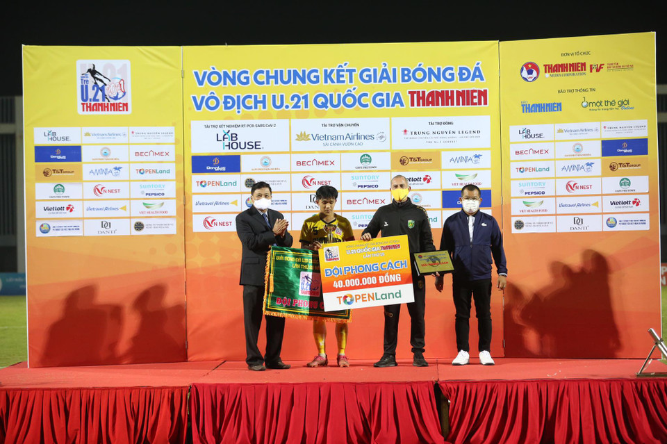 Trong khi đó, không chỉ giành chức vô địch, U21 Nutifood còn ẵm luôn danh hiệu Đội bóng phong cách của U21 Quốc gia 2021 nhờ lối chơi đẹp mắt và kỷ luật. (Ảnh: VFF)