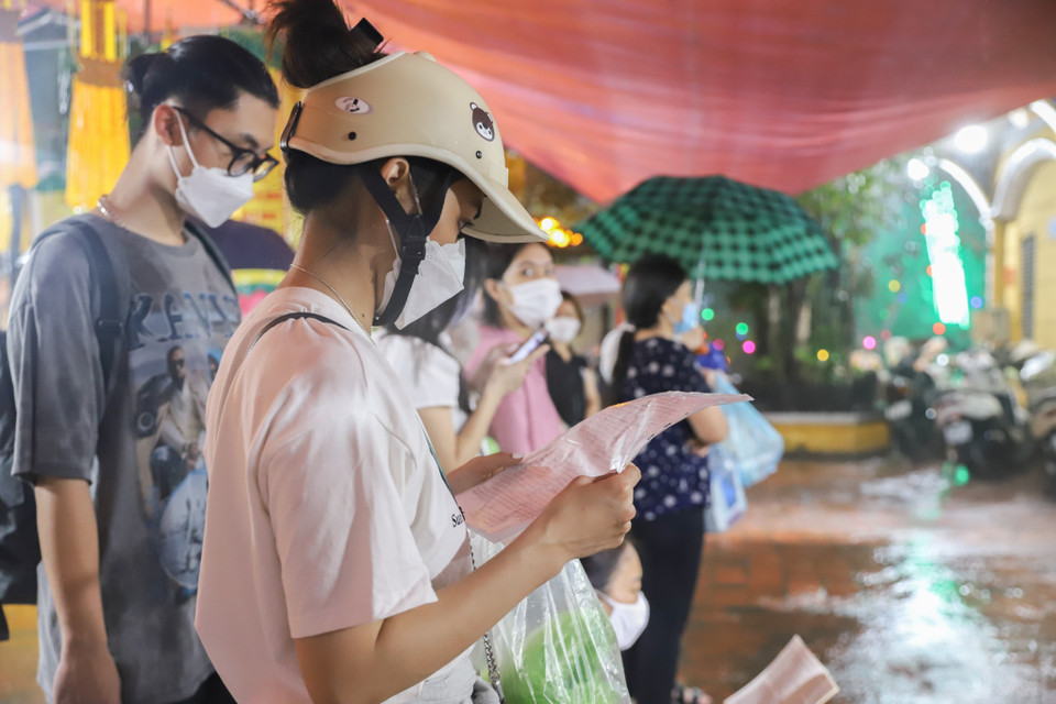 Đây cũng là dịp bày tỏ sự tri ân sâu sắc đến ơn đất nước, ơn đồng bào, nhớ tới ân đức hy sinh cao cả của các bậc tiền bối, anh hùng liệt sỹ đã vị quốc vong thân vì hòa bình, hạnh phúc cho dân tộc. (Ảnh: Hoài Nam/Vietnam+)