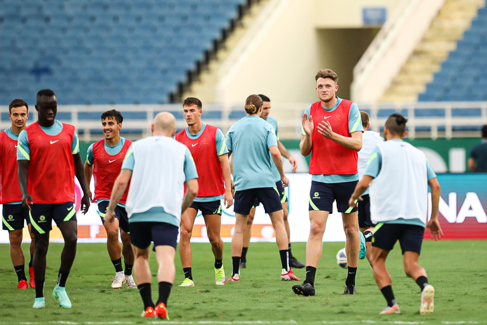 Đáng chú ý, Australia sở hữu trung vệ Harry Soutta cao tới 1m98. Đây là cầu thủ ghi nhiều bàn thắng nhất cho đội bóng xứ chuột túi ở vòng loại thứ hai World Cup. (Ảnh: PV/Vietnam+)