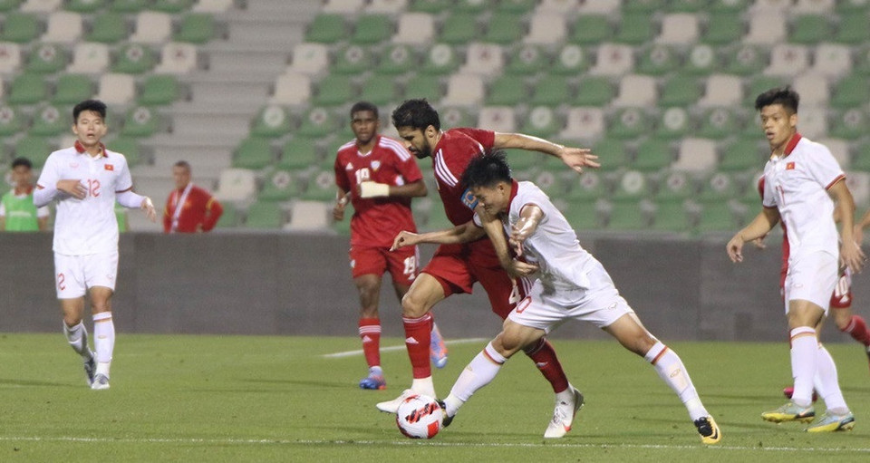 Nhờ vậy, đoàn quân áo đỏ sao vàng bảo toàn tỷ số 0-0 trong hiệp một với sự tập trung cao độ. (Ảnh: VFF)