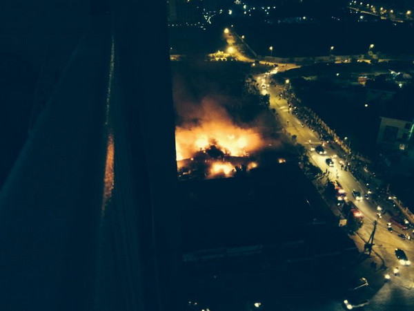 Đám cháy nhìn từ trên cao