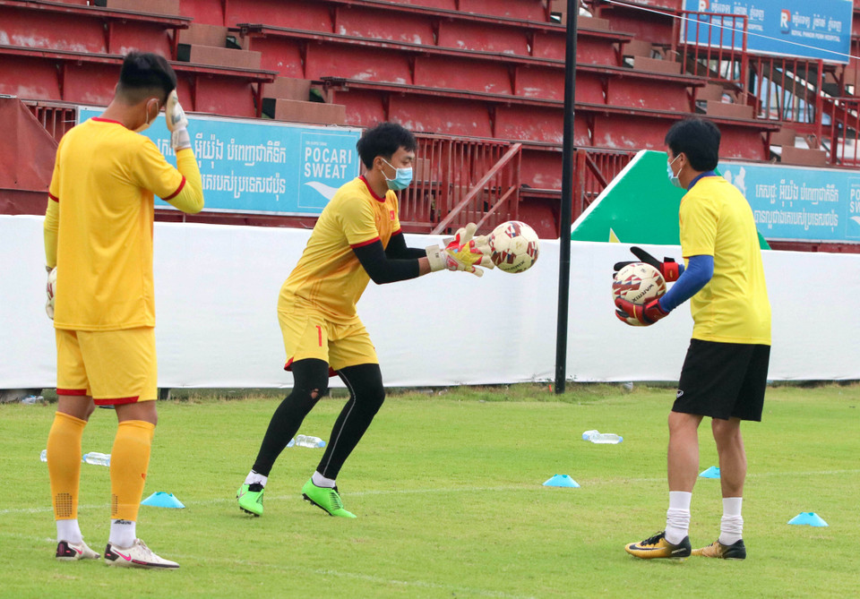Huấn luyện viên Đinh Thế Nam vẫn có hai thủ môn tham dự trận đấu sắp tới, trong đó thủ thành Liêm Điều từng phải vào sân thi đấu ở vị trí tiền đạo trong trận gặp U23 Timor Leste ở bán kết. (Ảnh: VFF)