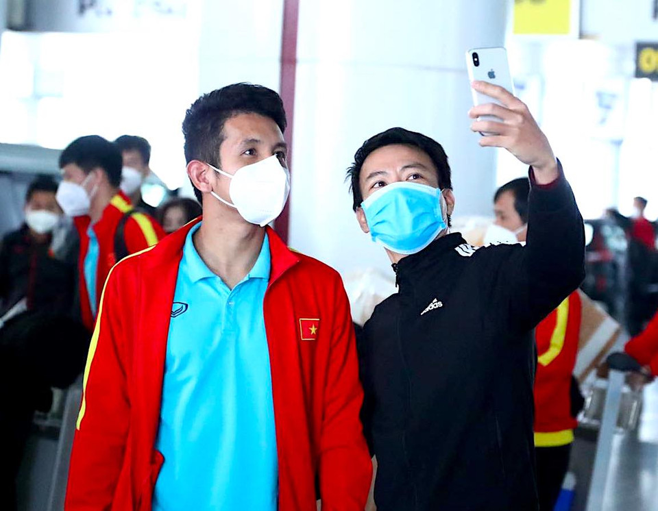 Số đông người hâm mộ không quay lưng với đội tuyển Việt Nam sau thất bại. (Ảnh: CTV/Vietnam+)