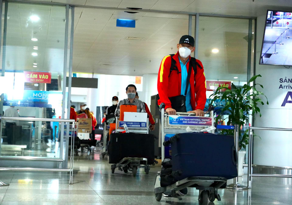 Trưa nay (31/12), đội tuyển Việt Nam trở về nước sau khi kết thúc chiến dịch AFF Cup 2020. Toàn đội đã không thể bảo vệ thành công chức vô địch bởi thất bại trước Thái Lan ở vòng bán kết. (Ảnh: CTV/Vietnam+)