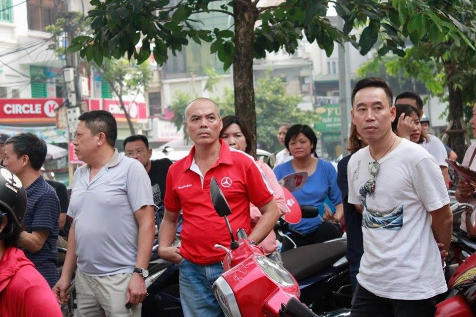 Tất cả các phụ huynh đều mong con em mình tự tin làm bài thật tốt. (Ảnh: Nhóm PV/Vietnam+)