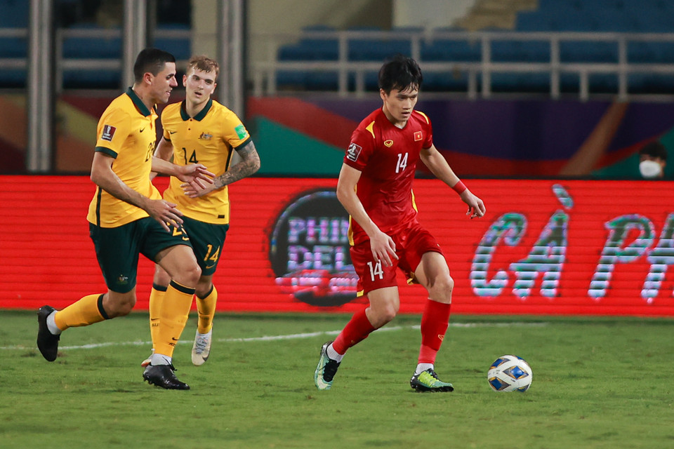 Hoàng Đức cầm bóng nhiều nhất đội tuyển Việt Nam trước Australia và không ngại dứt điểm để giúp tuyển Việt Nam giữ vững thế trận. Ở trận gặp Saudi Arabia vào hôm 3/9, cầu thủ này cũng đã chơi tốt. (Ảnh: Hiển Nguyễn/Vietnam+)