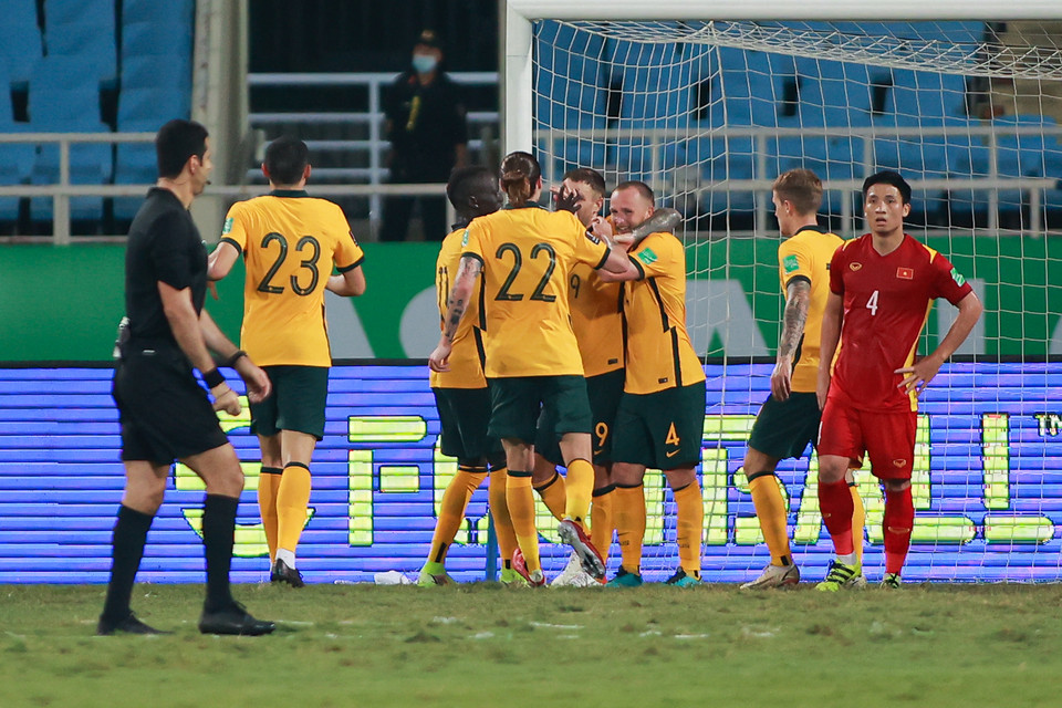 Tuy nhiên, Bùi Tiến Dũng không thể giữ sạch lưới cùng đồng đội trong một tình huống Australia tấn công chớp nhoáng. (Ảnh: Hiển Nguyễn/Vietnam+)