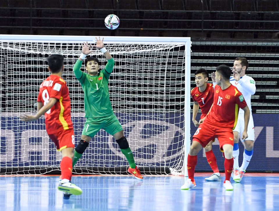 Thủ môn sinh năm 1997 đóng góp lớn, là nhân tố quan trọng bậc nhất của tuyển futsal Việt Nam trong lối chơi phòng ngự phản công. (Ảnh: VFF)