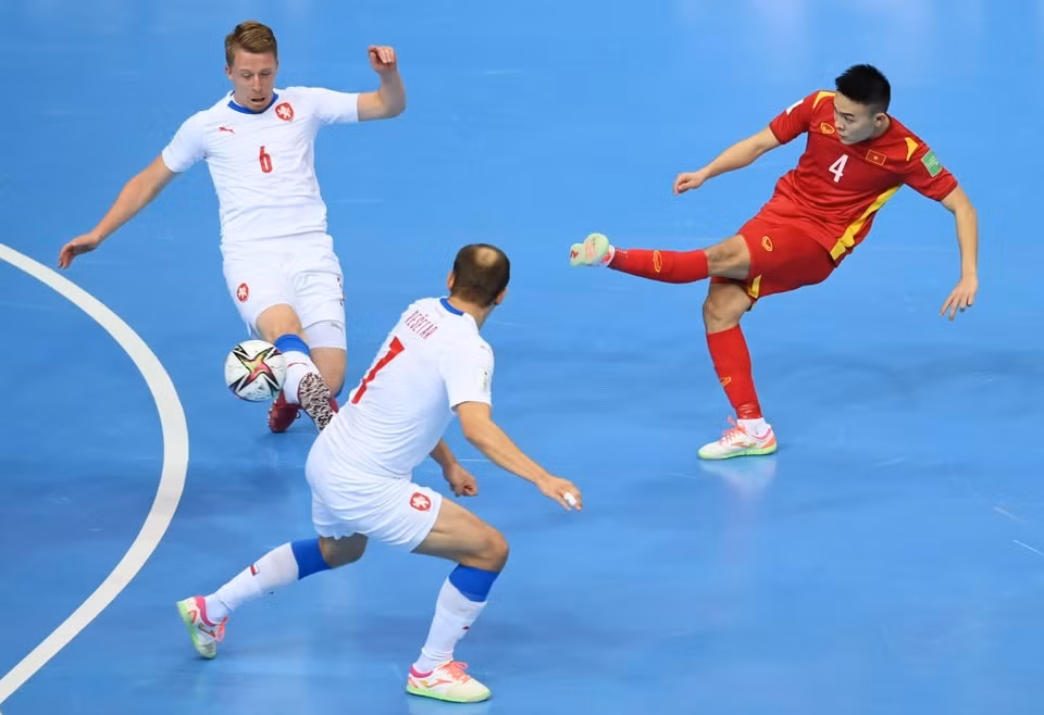 Châu Đoàn Phát và Hồ Văn Ý sắm vai người hùng cho tuyển futsal Việt Nam ở trận đấu này. (Ảnh: Getty Images)