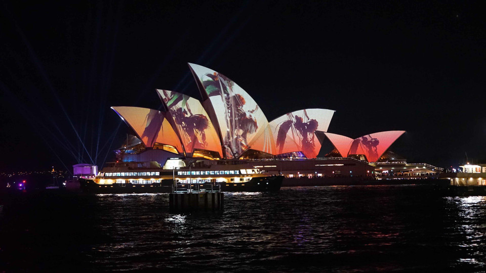 Các hoạt động của Lễ hội ánh sáng Vivid Sydney sẽ được tổ chức tại tám khu vực trong thành phố bao gồm: Sydney Opera House, Sydney Harbour Bridge, Botanic Garden, Barangaroo, Cảng Darling, Công viên Luna, Chatswood và Vườn thú Taronga. (Ảnh: Nguyễn Hoàng Linh/TTXVN)