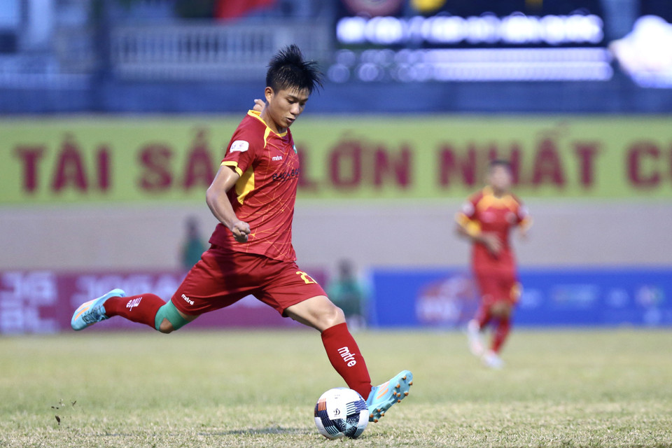 Phan Văn Đức bước vào 90 phút trên sân Thanh Hóa cùng Sông Lam Nghệ An ở vòng 4 V-League 2020 với phong độ cao. Tiền vệ tuyển Việt Nam đều đã ghi bàn ở hai vòng đấu tước giúp đội nhà thắng lợi. (Ảnh: Nguyên An/Vietnam+)