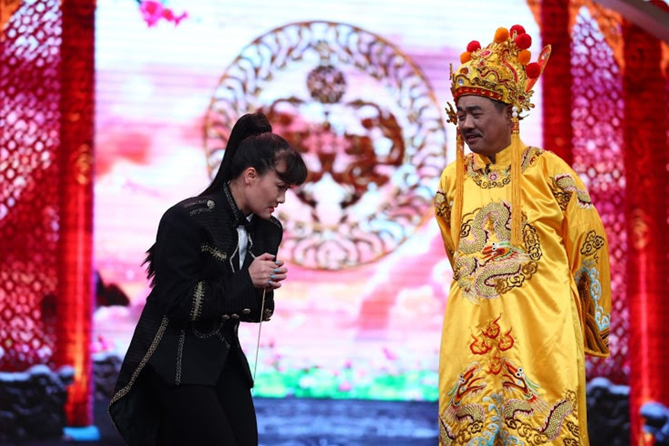 Như mọi năm, Vân Dung luôn là Táo chịu nhiều chất vấn nhất của Ngọc Hoàng, do nghệ sỹ Quốc Khánh đảm trách. (Ảnh: VFC)