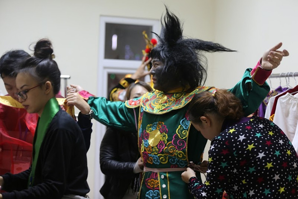 Minh Quân tiếp tục là ca sỹ khách mời đảm trách vị trí trợ lý thiên lôi nhanh nhảu và xấu xí... (Ảnh: VFC)