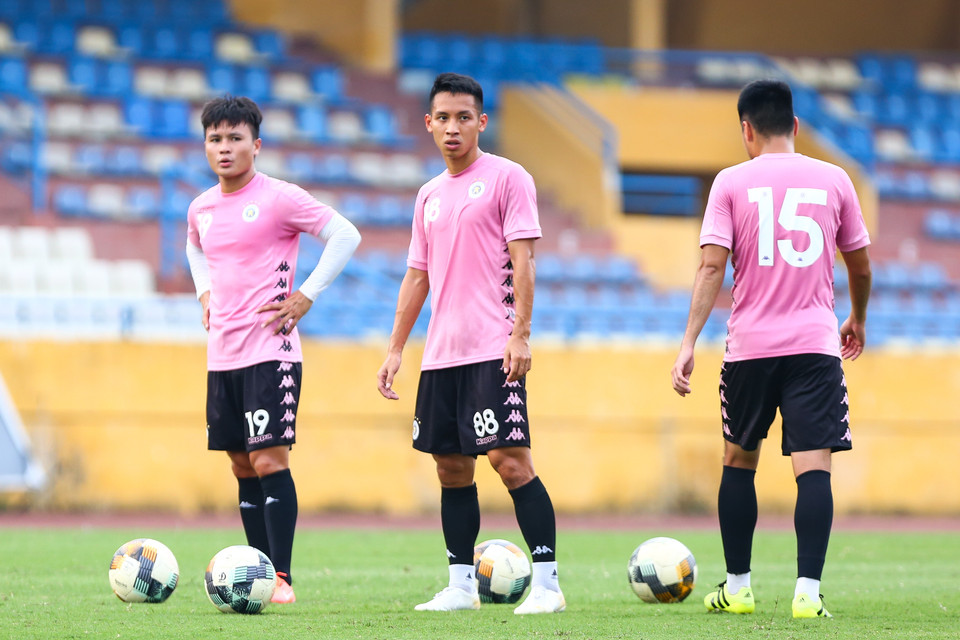 Ở buổi tập gần nhất của Hà Nội FC, 6 Quả bóng Vàng Việt Nam cùng có mặt trên sân Hãng Đẫy. (Ảnh: Nguyên An/Vietnam+)