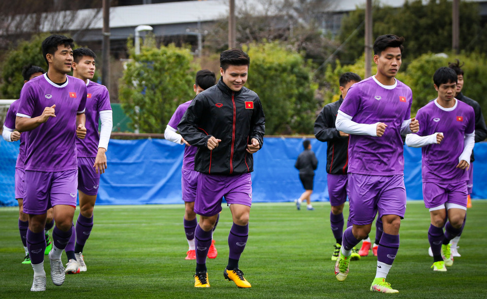 Đội tuyển Việt Nam không chỉ gặp khó khăn về nhân sự mà còn đang đối mặt thử thách từ thời tiết trong quá trình tập luyện tại Nhật Bản nhằm chuẩn bị cho trận đấu với đội chủ nhà vào ngày mai (29/3). (Ảnh: VFF)