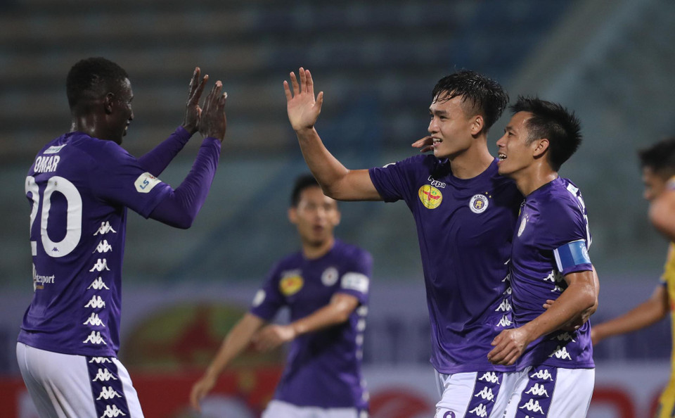 Chiến thắng giúp Văn Quyết và đồng đội có ba điểm và đứng ở nhóm đầu bảng xếp hạng V-League 2020 trong ngày thi đấu không khán giả tại Hàng Đẫy. (Ảnh: Nguyên An/Vietnam+)