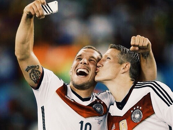 Đôi bạn Poldi- Basti đã cùng nói lời chia tay đội tuyển quốc gia sau Euro 2016 (Ảnh: Nguồn Dfb.de)