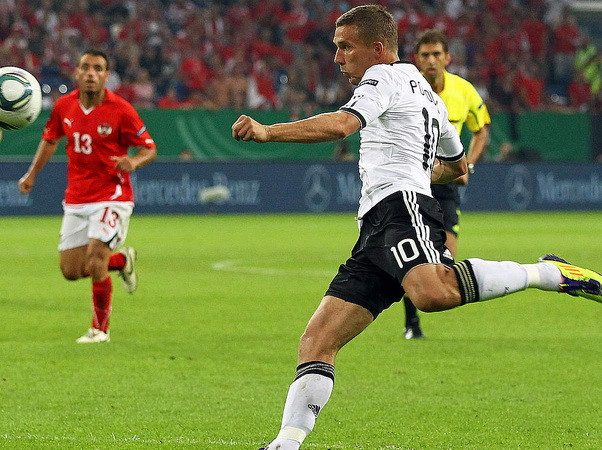 Ghi bàn trong trận gặp Anh tại World Cup 2010 (Nguồn: Dfb.de)