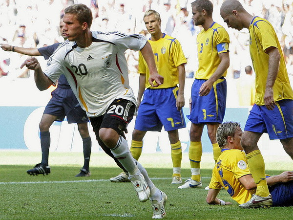 Ghi 2 bàn trong trận gặp Thụy Điển tại vòng 1/16 World Cup2006 (Ảnh: Nguồn Dfb.de) 