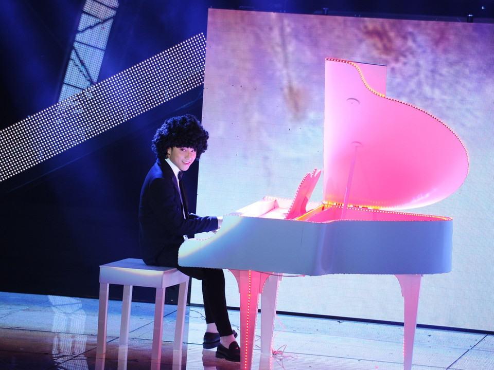 Sơn Tùng M-TP xuất hiện trong tạo hình ấn tượng đêm liveshow 3. (Ảnh: Lý Võ Phú Hưng)