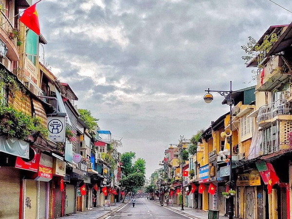 Phố Hàng Ngang sáng sớm 2/9/2021. (Ảnh: Đỗ Hùng/Vietnam+)
