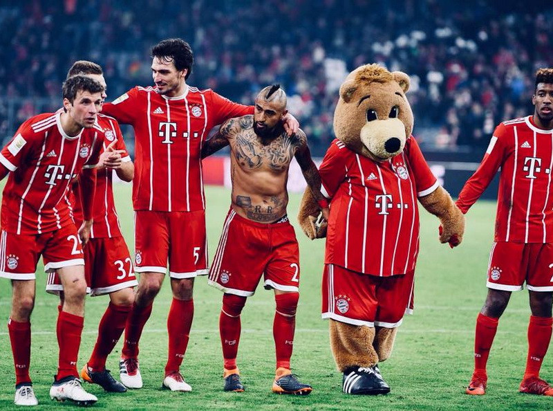 'Đó là một con số đáng kinh ngạc điều mà tôi đã theo suốt cuộc đời mình, ngay cả khi còn nhỏ,' Mueller nói. (Nguồn: Fcb.de)