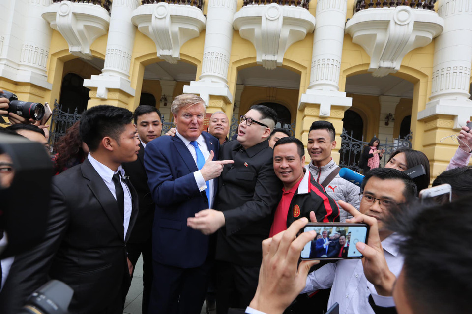 Họ đã tạo ra những giây phút thú vị trên đường phố Hà Nội. (Ảnh: Minh Sơn/Vietnam+)