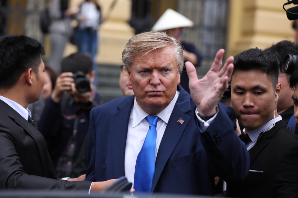 Ông 'Trump giả' nhắc đi nhắc lại thông điệp hòa bình cho thế giới và giải trừ vũ khí hạt nhân. (Ảnh: Minh Sơn/Vietnam)