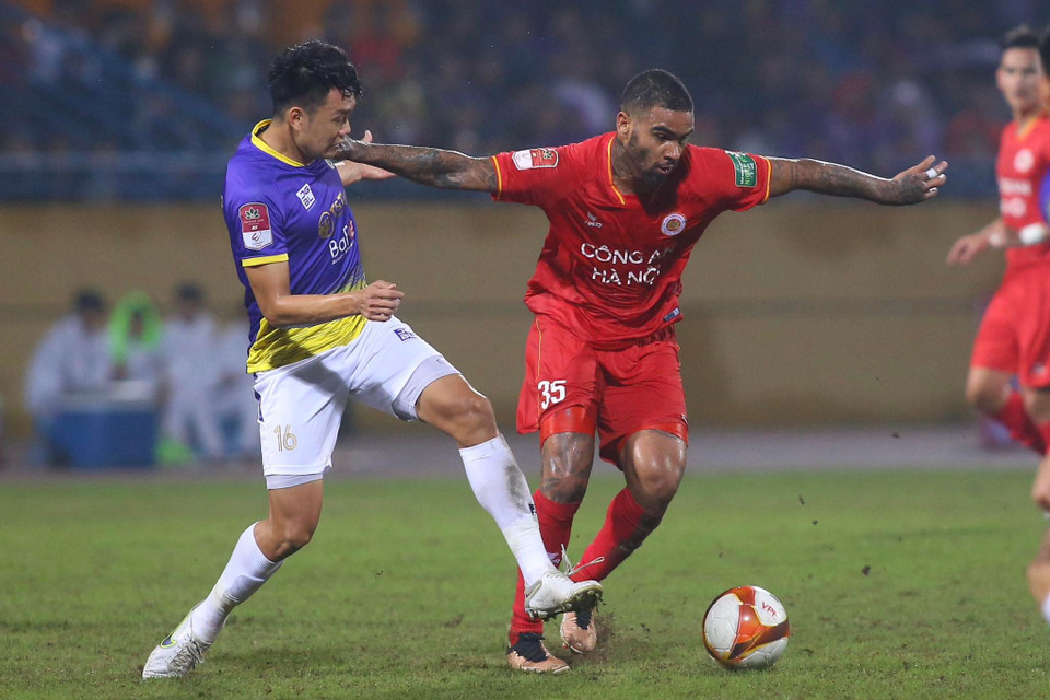 Ở chiều ngược lại, Công an Hà Nội với dàn cầu thủ chất lượng đã chơi sòng phẳng với Hà Nội FC trong phần lớn thời gian.(Ảnh: PV/Vietnam+)