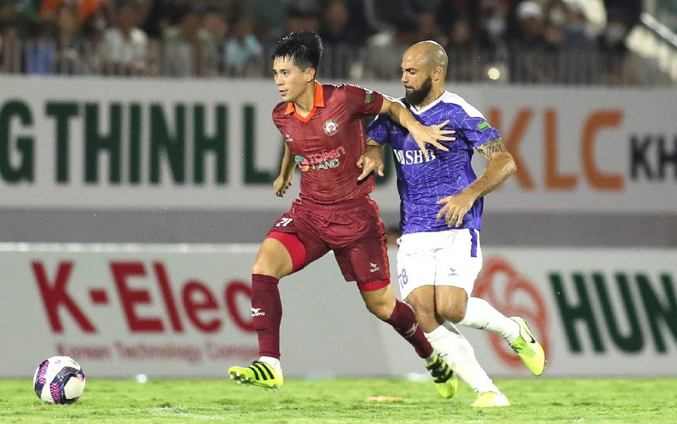 Cùng với Bùi Tiến Dũng, Đình Trọng cũng đang gây thất vọng vì chấn thương dai dẳng. Một lần nữa trung vệ hay nhất AFF Cup 2018 chưa thể tìm lại phong độ cao nhất. (Ảnh: Bình Định FC)