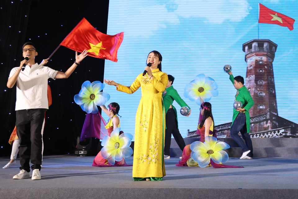 Hội diễn còn phát động phong trào văn hóa văn nghệ tại cơ sở, nâng cao đời sống tinh thần qua đó tạo khí thế phấn khởi trong lao động, thực hiện thắng lợi nhiệm vụ của cơ quan. (Ảnh: Hoài Nam/Vietnam+)