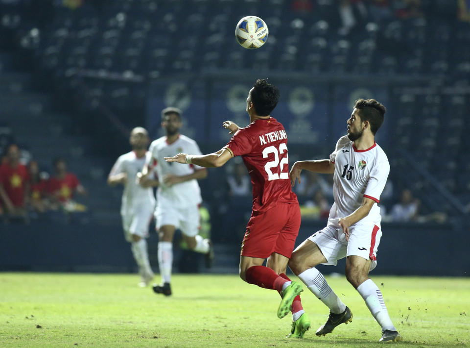 ...nhưng cả hai đều không thể ghi bàn khi dứt điểm thiếu chính xác ở khoảnh khắc quyết định. (Ảnh: Nguyên An/Vietnam+)