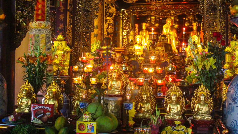 Ban đầu chùa có tên là Khai Quốc. Qua nhiều lần đổi tên, từ đời vua Lê Hy Tông, người dân quen gọi chùa là Trấn Quốc và được lưu giữ đến ngày nay. (Ảnh: Lê Hoàng - Lương Mạnh/Vietnam+)