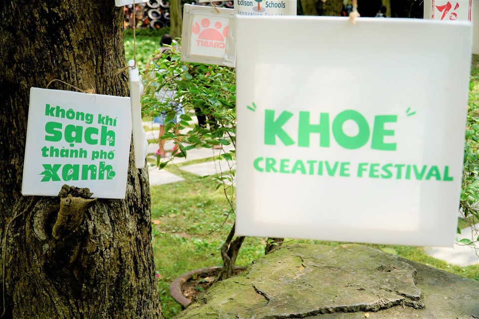 Chủ đề của chương trình năm nay là "xanh" - Nơi tôn vinh những sáng tạo xanh vì cộng đồng, cũng như lan toả giá trị sống thân thiện, hài hoà với thiên nhiên, truyền cảm hứng về tiêu dùng xanh và phát triển bền vững. (Ảnh: Minh Hiếu/Vietnam+)