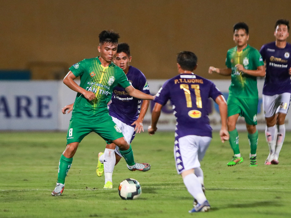 Trong khi đó, Cần Thơ vẫn chỉ biết chống cự yếu ớt. Họ chỉ đang đứng cuối bảng xếp hạng ở hạng Nhất. (Ảnh: Hiển Nguyễn/Vietnam+)