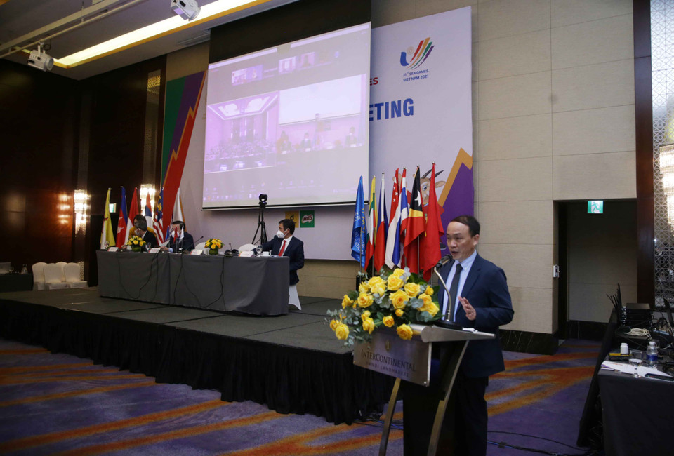 Các đại biểu lắng nghe và trình bày từ đại diện các Tiểu ban thuộc Ban tổ chức gồm Lễ tân - Khánh tiết, Chuyên môn kỹ thuật, Hậu cần và Dịch vụ công, Giao thông, Y tế và Kiểm tra Doping, Khai mạc và Bế mạc. (Ảnh: PV/Vietnam+)