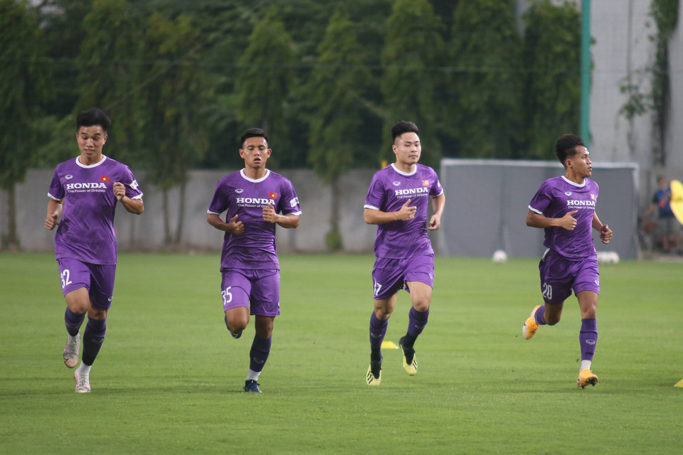 Đội tuyển U22 Việt Nam vừa bước vào buổi đầu tiên trong đợt tập trung ở tháng 5 này vào chiều nay (11/5) tại Hà Nội. Cả đội đã hoàn tất thủ tục xét nghiệm COVID-19 trong ngày hôm qua khi hội quân. (Ảnh: PV/Vietnam+)