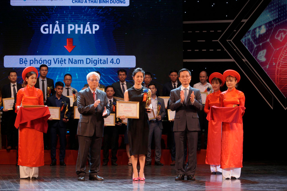 Với khát vọng chung tay xây dựng một quốc gia số, Lễ trao Giải thưởng “Chuyển đổi số Việt Nam-VietNam Digital Awards” năm 2019 hy vọng sẽ là nơi tôn vinh, cổ vũ các tổ chức, doanh nghiệp tự tin chinh phục kỷ nguyên số. (Ảnh: Minh Hiếu/Vietnam+)