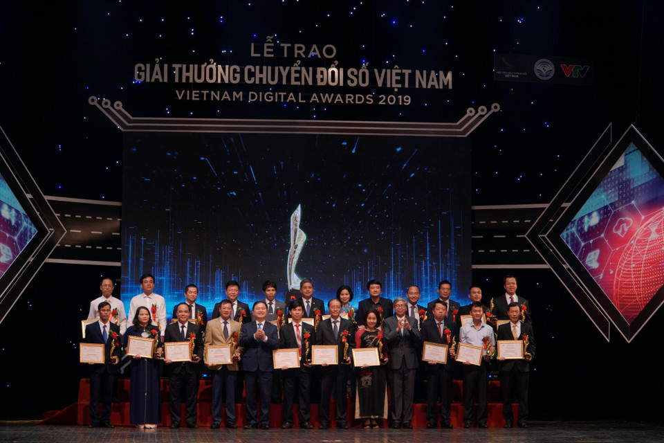 Ban tổ chức chọn ra 50 đơn vị với các giải pháp xuất sắc nhất để trao giải thưởng Chuyển đổi số Việt Nam với 4 hạng mục. (Ảnh: Minh Hiếu/Vietnam+)