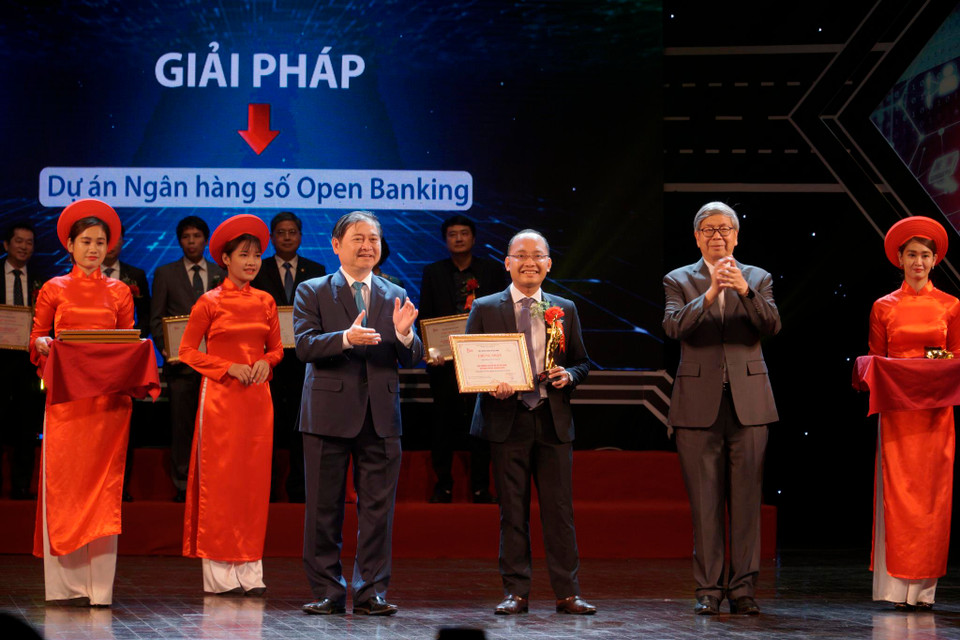 Các ngân hàng đẩy mạnh vai trò trong việc phát triển các phần mềm số như thanh toán điện tử. (Ảnh: Minh Hiếu/Vietnam+)