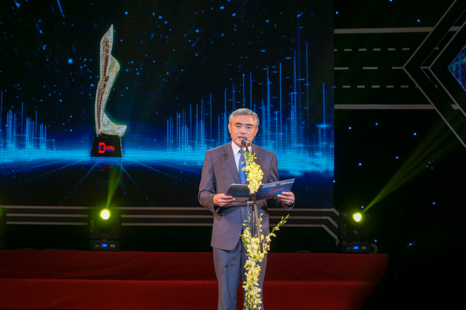 Ông Nguyễn Minh Hồng, Chủ tịch Hội Truyền thông số Việt Nam phát biểu khai mạc lễ trao giải. (Ảnh: Minh Hiếu/Vietnam+)