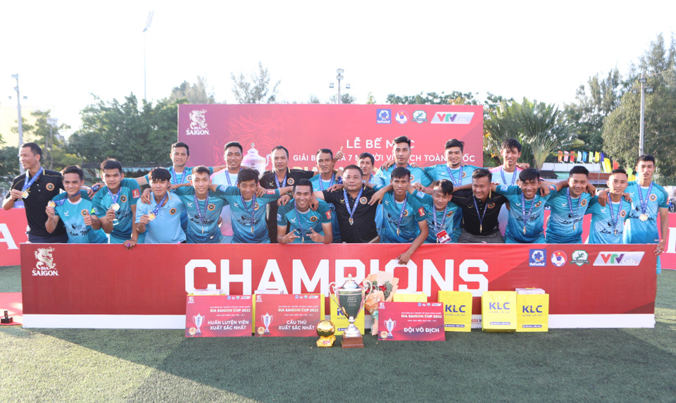 Cùng với XSKT Đắk Lắk, Spa Lan Ngọc là đại diện duy nhất của khu vực miền Tây (Đồng bằng sông Cửu Long) đến với vòng chung kết sau khi thắng đối thủ Phúc Đạo Diễn. Đây cũng là lần đầu tiên giải bóng đá 7 người toàn quốc tổ chức ở khu vực này tại Cần Thơ. (Ảnh: CTV/Vietnam+)