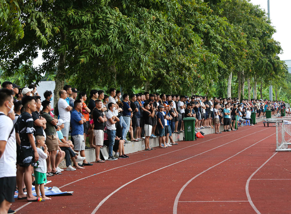 Sau một nửa chặng đường của mùa giải 2022, giải đấu cao nhất cả nước về bóng đá 7 người tiếp tục duy trì được sức hút lớn với người hâm mộ. (Ảnh: CTV/Vietnam+)