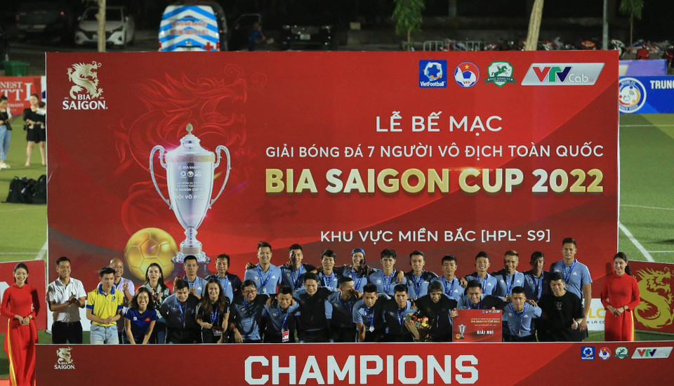 Đội bóng EOC cùng á quân Mobi FC sẽ đại diện miền Bắc tham dự vòng chung kết toàn quốc. (Ảnh: CTV/Vietnam+)